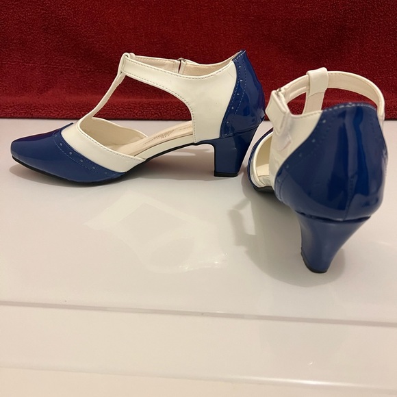 Angel Steps Layla T-Strap, Royal Blue/White Patent shoes; Size 7.5 Medium - Picture 6 of 12